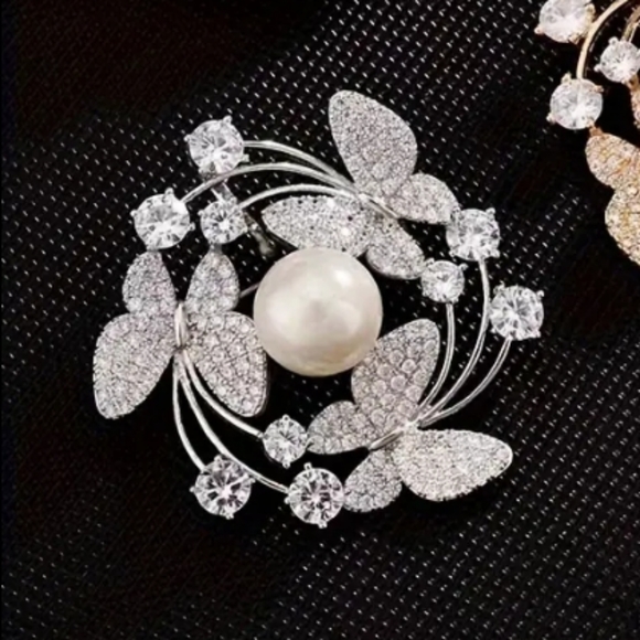 Butterfly Rhinestone Pearl Brooch Pin - Picture 3 of 3